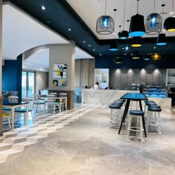 Crossandra inn Suites Lucknow, hótel í Lucknow