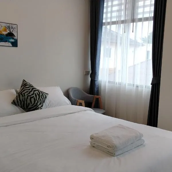 Sandy hotel, hotel in Krabi town