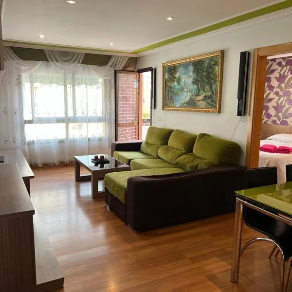 Bonito piso de 4 habitaciones- Port Aventura, hotel in Vilaseca de Solcina