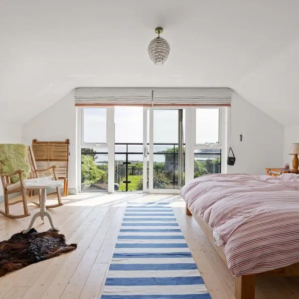 Large Stunning Sea View Coastal Townhouse, hotel in Killough