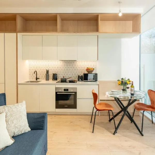 Chiswick Parkside Apartments by Sleepy Lodge London, hotel in Kew Bridge