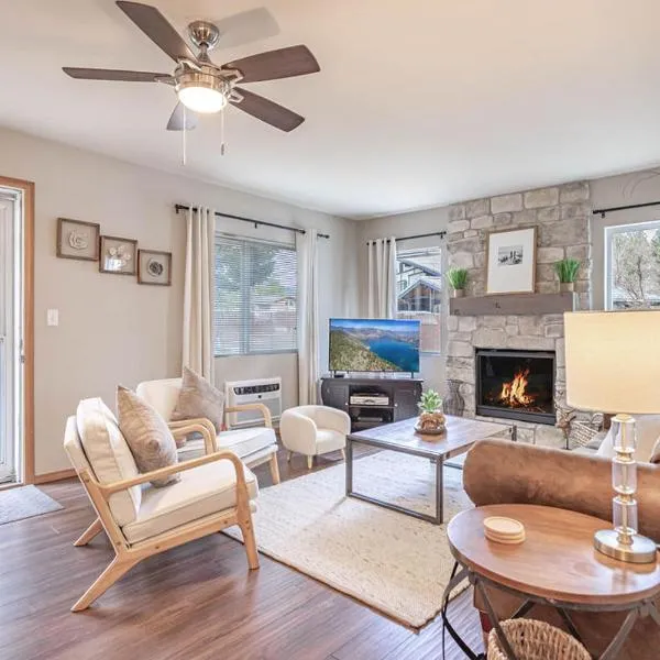 4 Beds! Walk to Town! Grnd Floor Condo, Modern, Summer AC, hotel in Leavenworth