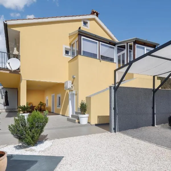 Apartment Miha, hotel in Loborika