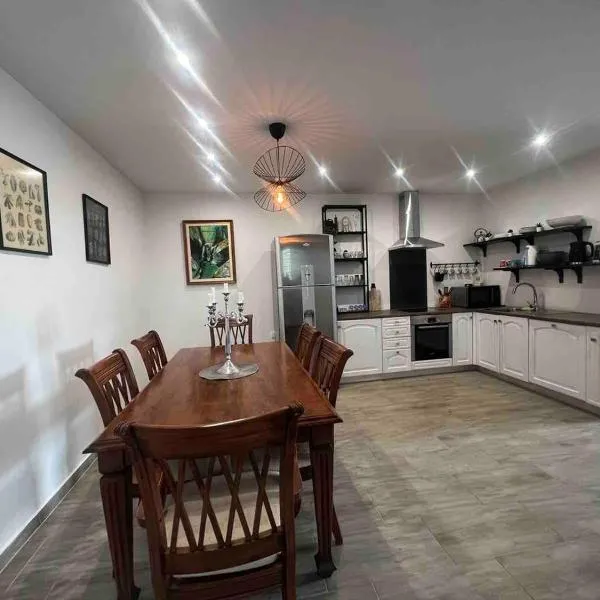 Apartment Lucija - Dekani, hotelli kohteessa Dekani