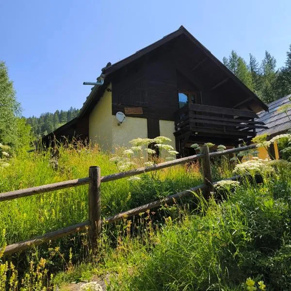 Chalet vue montagne nature à Abriès Queyras, hotel in Abriès