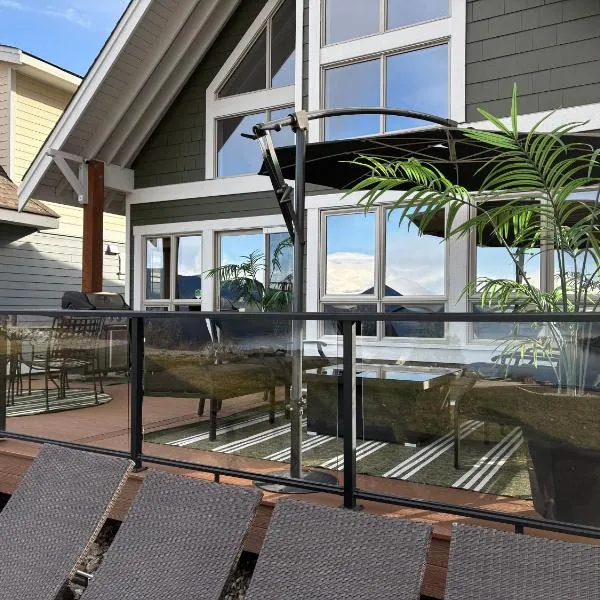 Exceptional Boutique Cottage with Incredible Lake View, hotel v destinaci Kelowna