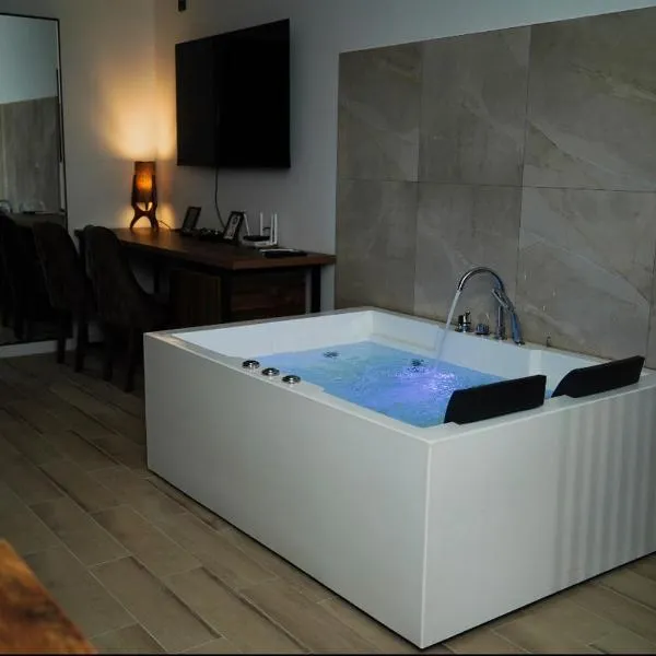 Apartman sa djakuzijem, hotel v mestu Priboj