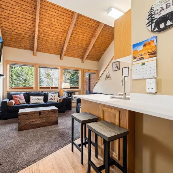 Creekside Suites 04 by Estes Park Condos, hotel in Estes Park