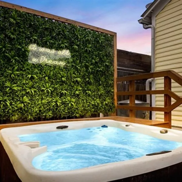 Downtown Historic 2Bdrm, Walk to Riverwalk, Alamo; Beautifully Renovated!, hotel en San Antonio