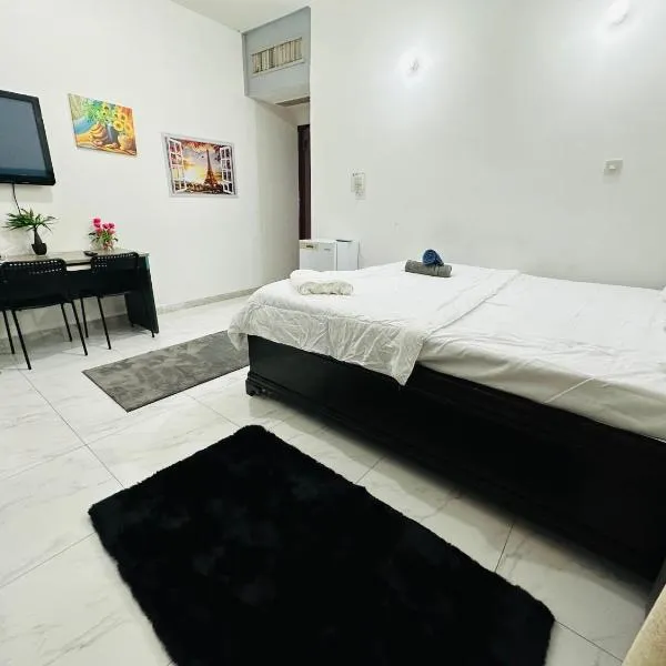 MBZ - Master Room, hotel in Abu Dhabi