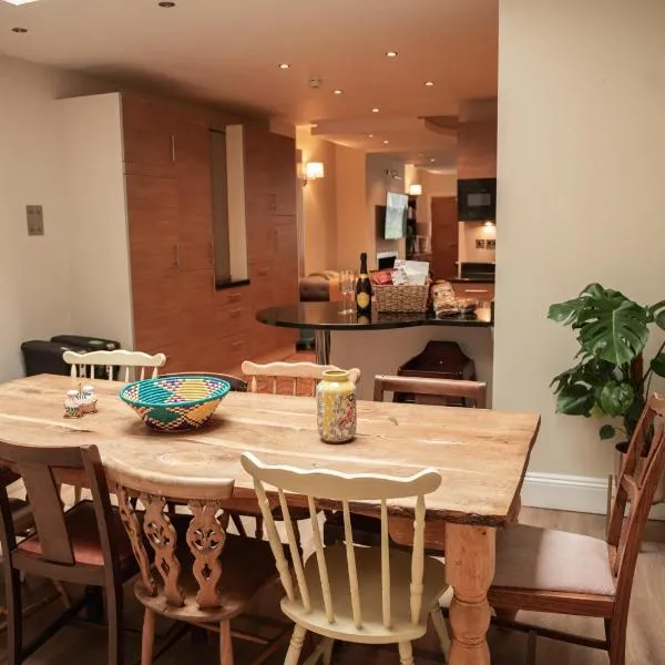 Georgian Town House, rooftop terrace, hot tub, hotel v destinaci Southampton