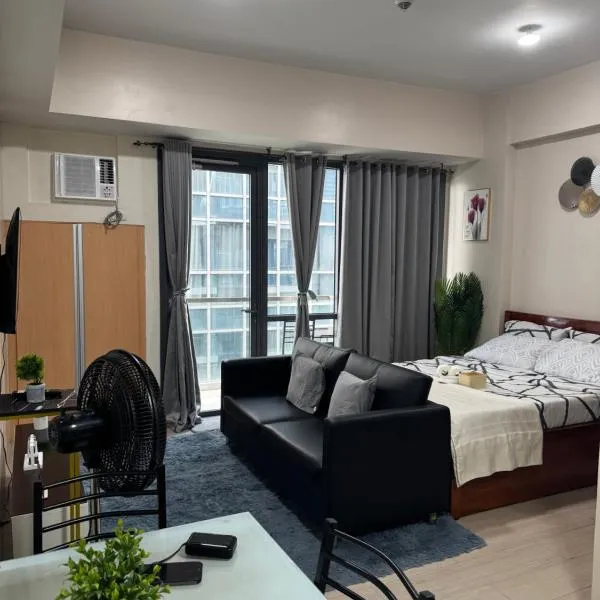 Condo with Balcony across NAIA Terminal 3, hotell Manilas