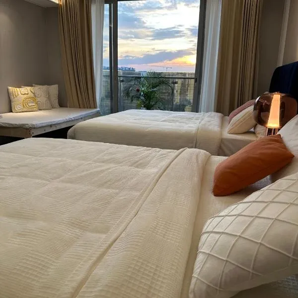 Luxury Penthouse & High-Floor Hotel near City of Dreams, Airport, Okada, and Solaire Casino, hotel v destinaci Manila