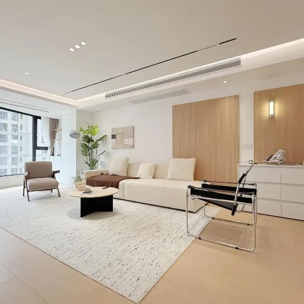 Pure Home-Near the Bund enjoys the beautiful scenery of the Bund 3-bedhome close to Yuyuan Garden Huaihai Road and Nanjing Road Pedestrian Street, khách sạn ở Thượng Hải