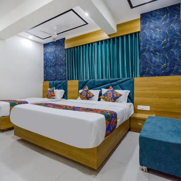 Green Tree Hotel, hotell Ahmedabadis