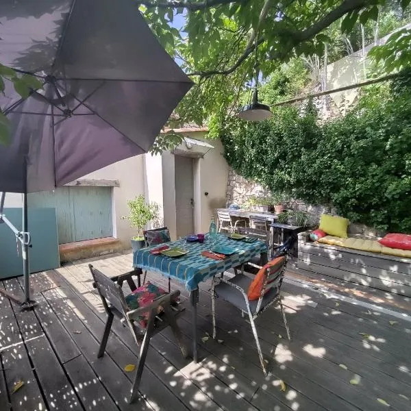 Maison avec jardin au coeur du village, hotel in Ampus