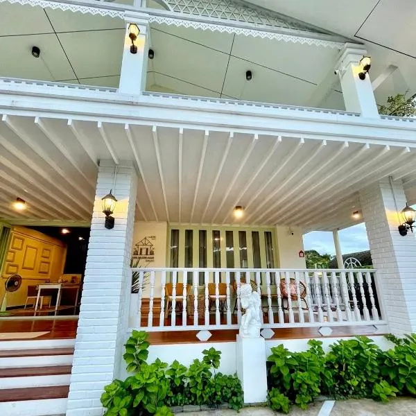 Zane Balcony House Ranong Hotel เซน บัลโคนี่ เฮ้าส์ ระนอง โรงแรมในBan Lum Than