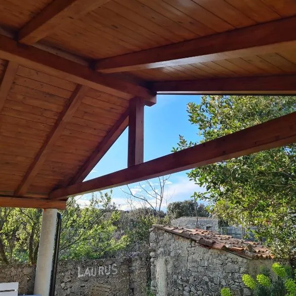 Tiny House Laurus - Stivan, Cres - 900 m to Merascica beach, hotel in Štivan