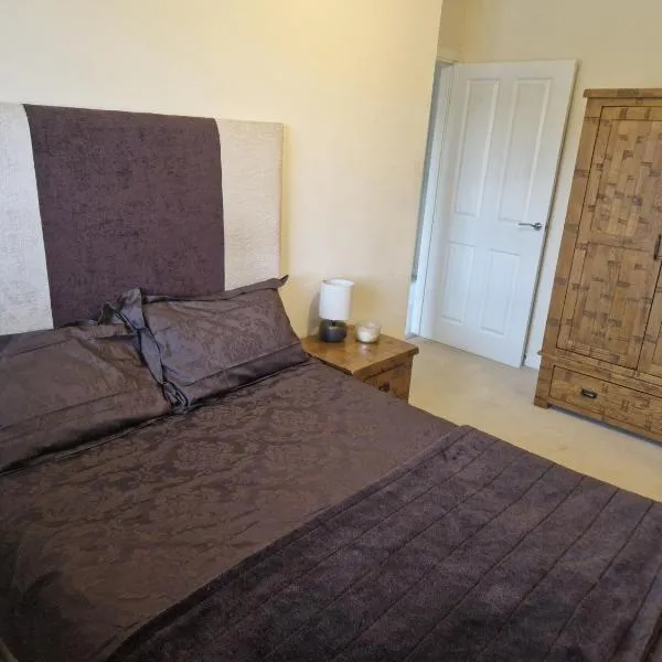 Lovely and Cosy Double Room, hotel di Havering