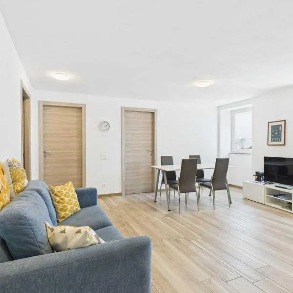 2Curio Court House Charming Lodge in Malcantone, hotel v destinaci Curio