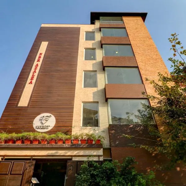 Treebo 12 Degrees West, Domlur, viešbutis Bengalūre