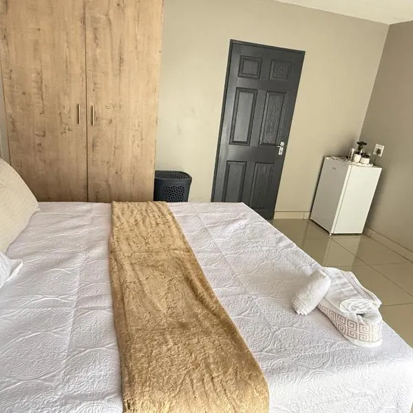 Home Away Nest B&B, hotel in Witbank