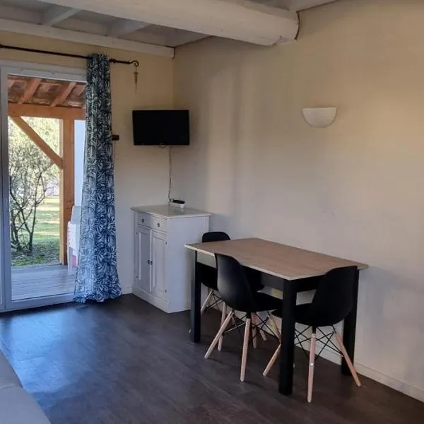 Maisonnette Sous les chênes GARD 30, ξενοδοχείο σε Sauve