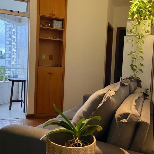 Apartamento na Savassi com varanda e janela acústica