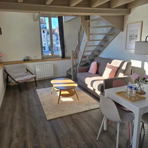 Nid calme et cosy - Hypercentre avec superbe vue!, hotel v destinaci Besançon