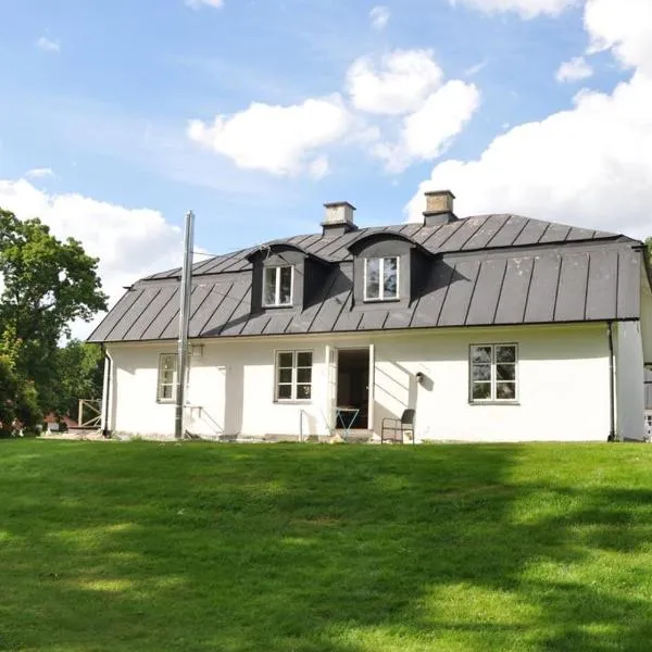 Södraflügel historisches Anwesen, hotelli kohteessa Sveneby