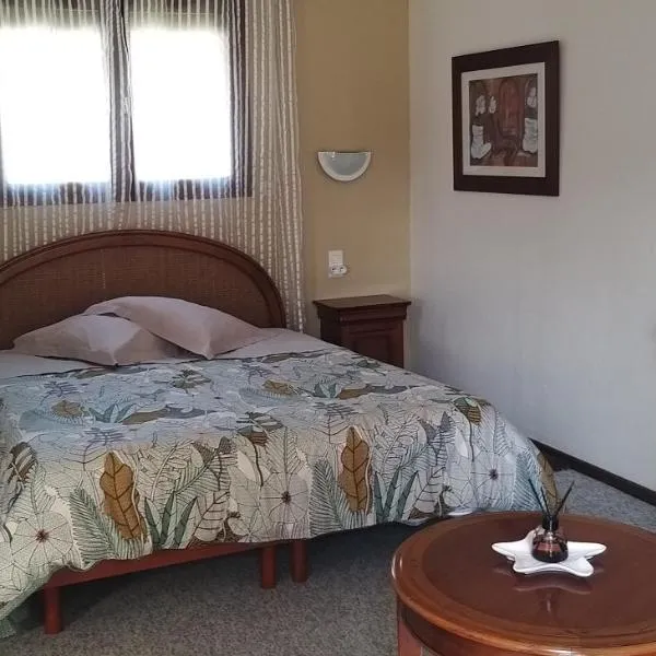 Valérie GOUFFÉ Chambres d'hotes, hotel v destinácii Parigné-lʼÉvêque