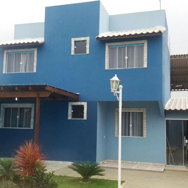 Casa com piscina entre o mar e a lagoa