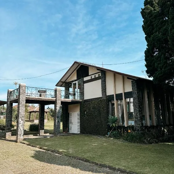 Tegalharendong में, होटल De Villa Istana Bunga Lembang by YourHome