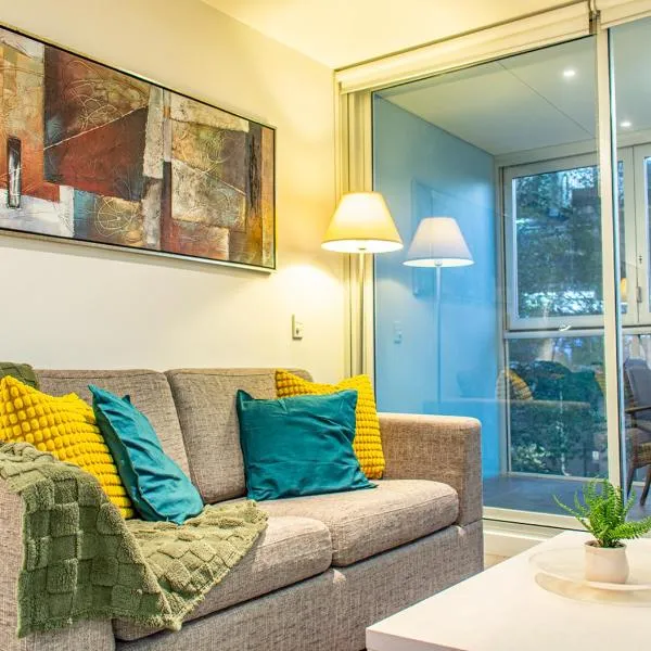 Koala Nest Central Adelaide 1BR Apartment with Pool & Sauna, מלון באדלייד