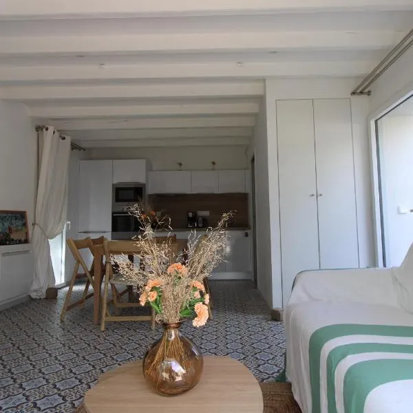 Au petit jardin d Aizenay, hotel in Aizenay