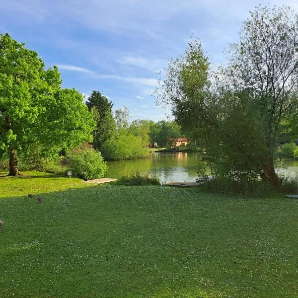Bunting Lodge, 21 Duck Lake, ξενοδοχείο σε Tattershall
