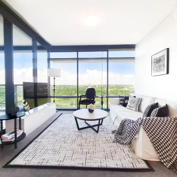 Timeless Black n White Charm 2BR w Kids room, hotel in Sydney