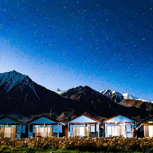 Star Quest Cottages, Pangong, hotel v destinaci Man
