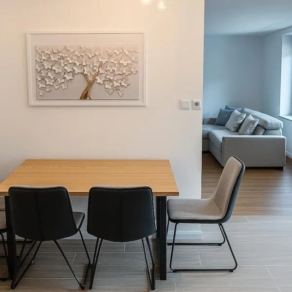 Modern & Cozy Apartment Jesenice, hotel v destinaci Jesenice