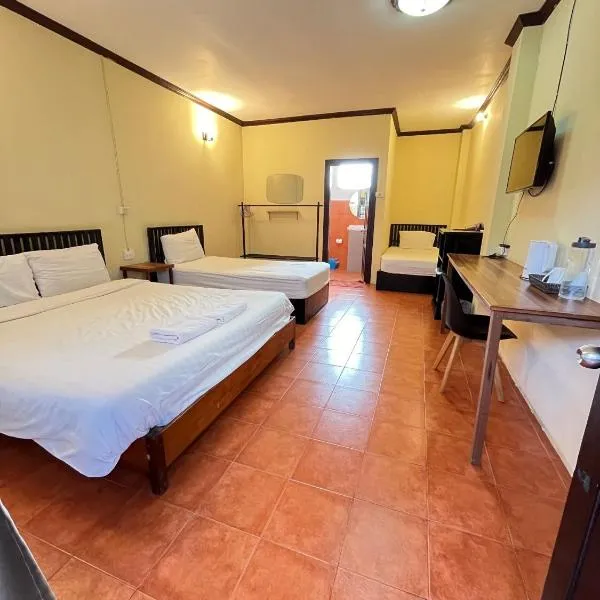 Local Guesthouse, hotel in Vang Vieng
