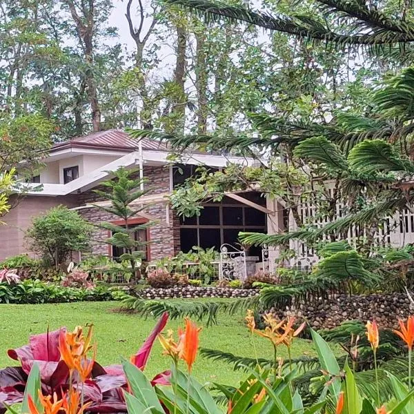 BALAI BANAHAW Vacation Farm and Private Resort、Lucbanのホテル