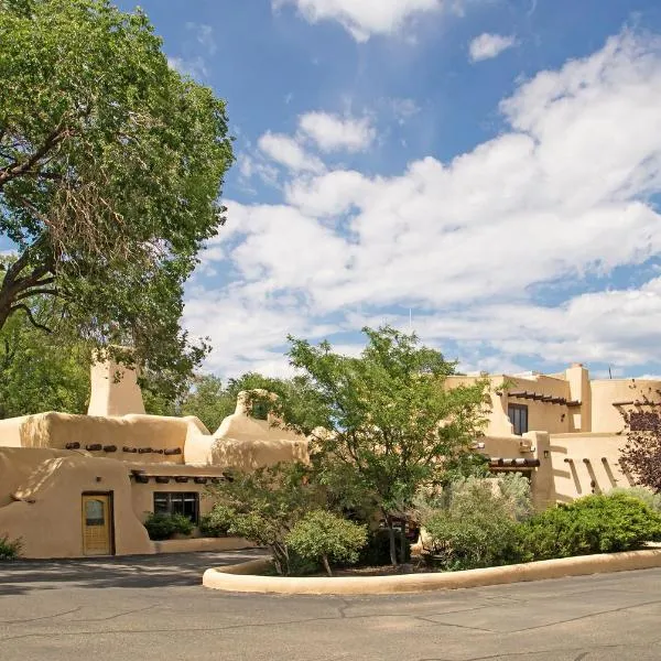 Sagebrush Inn & Suites، فندق في تاوس