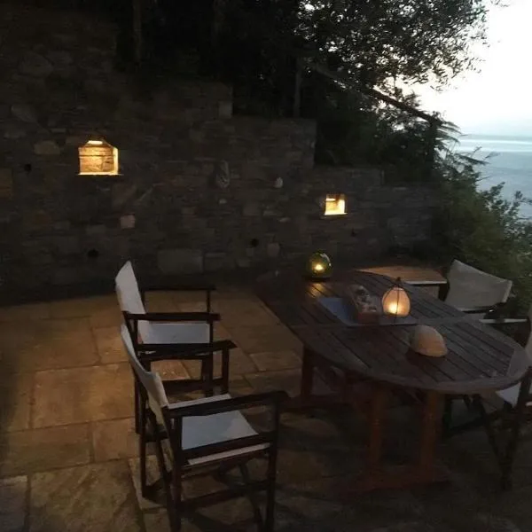 Amazing seaside beach home in the best location, hotel in Agios Ioannis Pelio