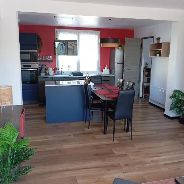 T3, 2 chambres avec parking privé, hotel in Aurillac