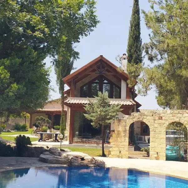 Stone Garden Oasis Cottage, hotel in Limassol