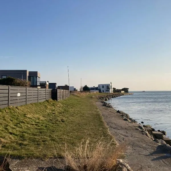 Strandhuus Westerbergen - direkt am Meer bei Lemkenhafen, hotel em Fehmarn