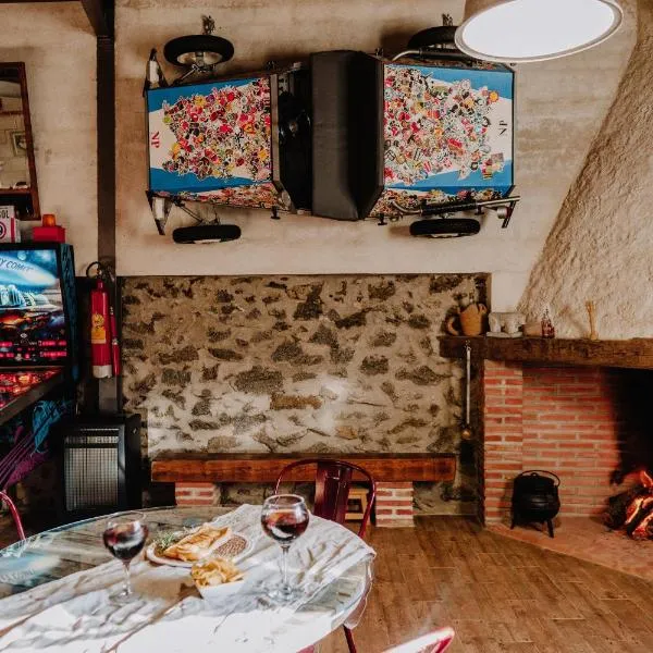 LARCADE Loft Industrial, hotel in Castillo de Bayuela