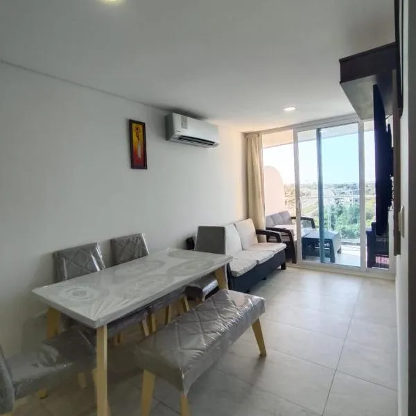 Apto Vista Mar 2 cuadras Playa, Jaccuzi BBQ Wifi Parqueadero y Ascensor 7 Piso, hotel i Santa Marta