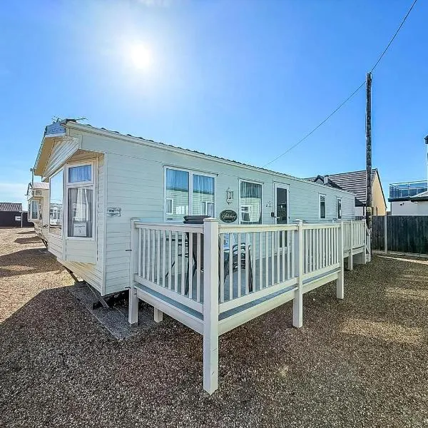 Dog Friendly 8 Berth Caravan, Minutes From The Beach In Hunstanton Ref 13003L, hotel in Hunstanton