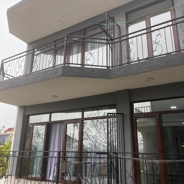 Madona Homestay, hotel a Kobuleti